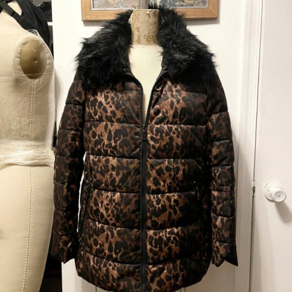 Elie Tahari Jackets & Blazers - Women’s Tahari Gemma Leopard Quilted Puffer Coat. Size Large. Retail $260